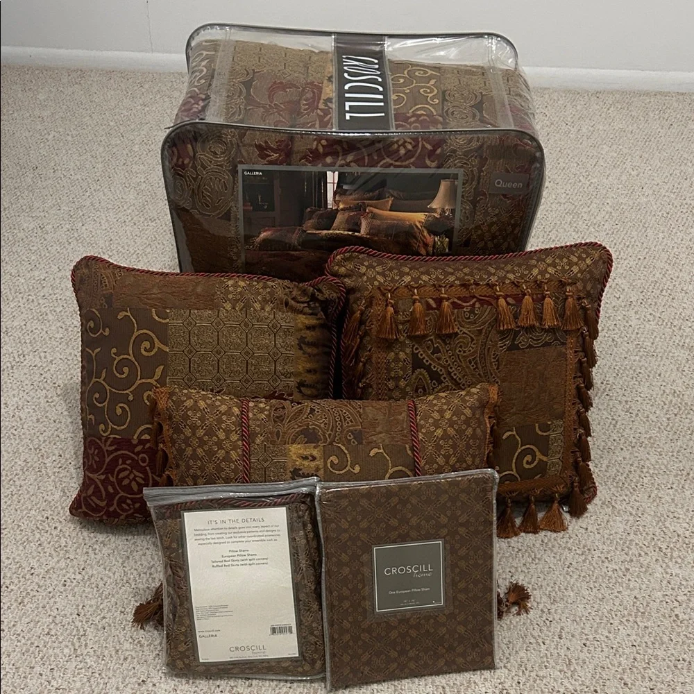 Croscill Galleria Comforter Set - Rich Brown and Gold - Picture 4 of 4